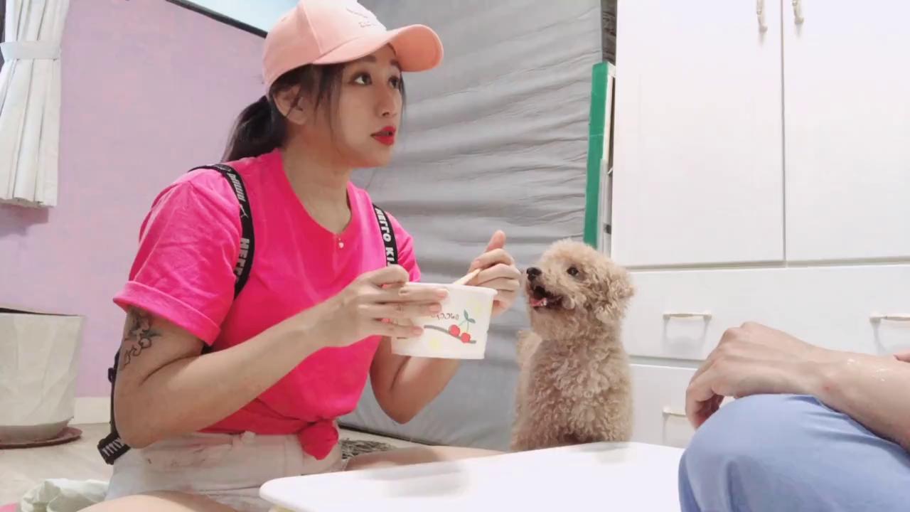 Азиатская курьерша трахается за доп. плату