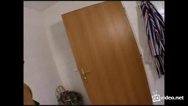 молодая девушка (18 лет) Диана и Два Негра